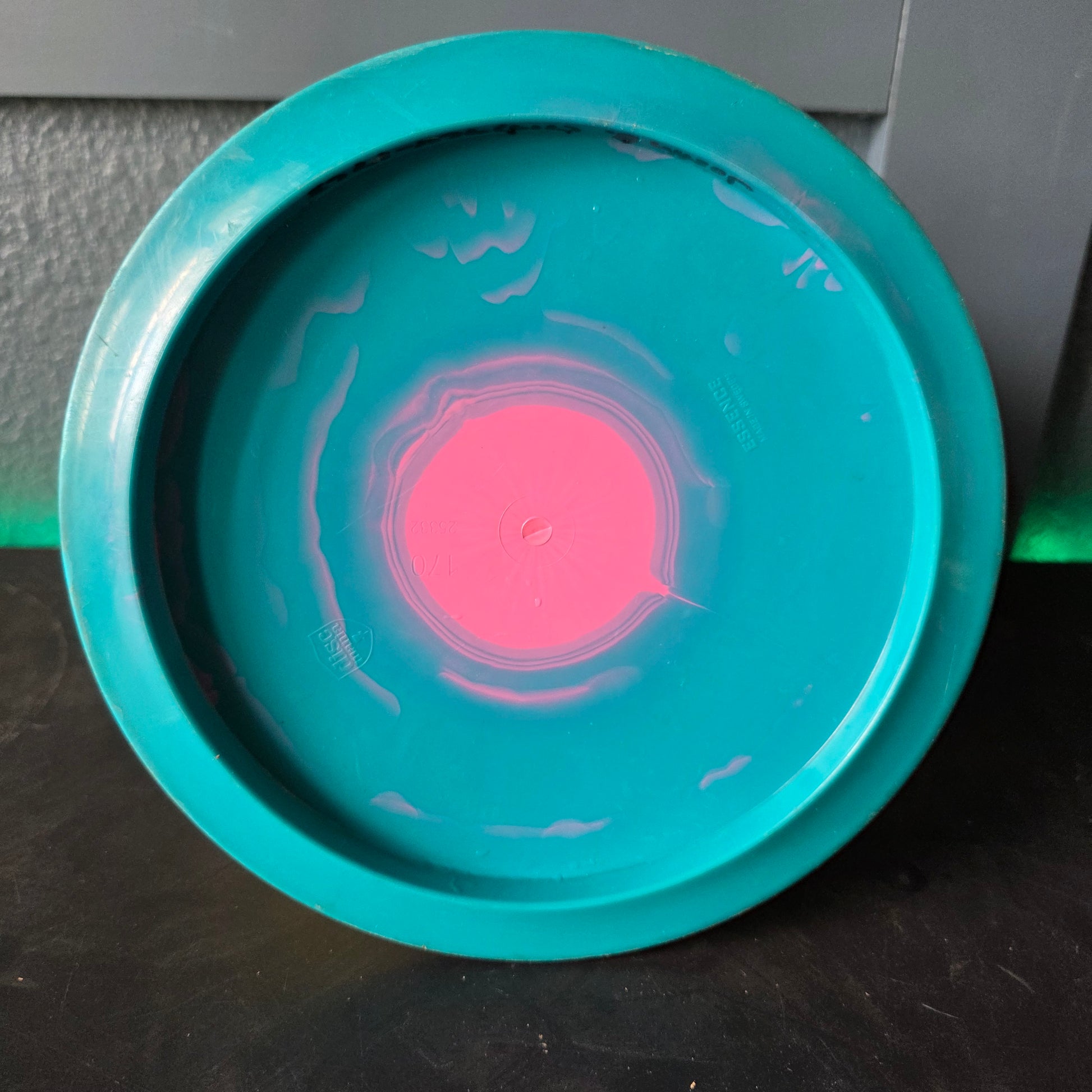 Discmania Mystery Box Color Madness Essense 170g ink on rim 6.5/10