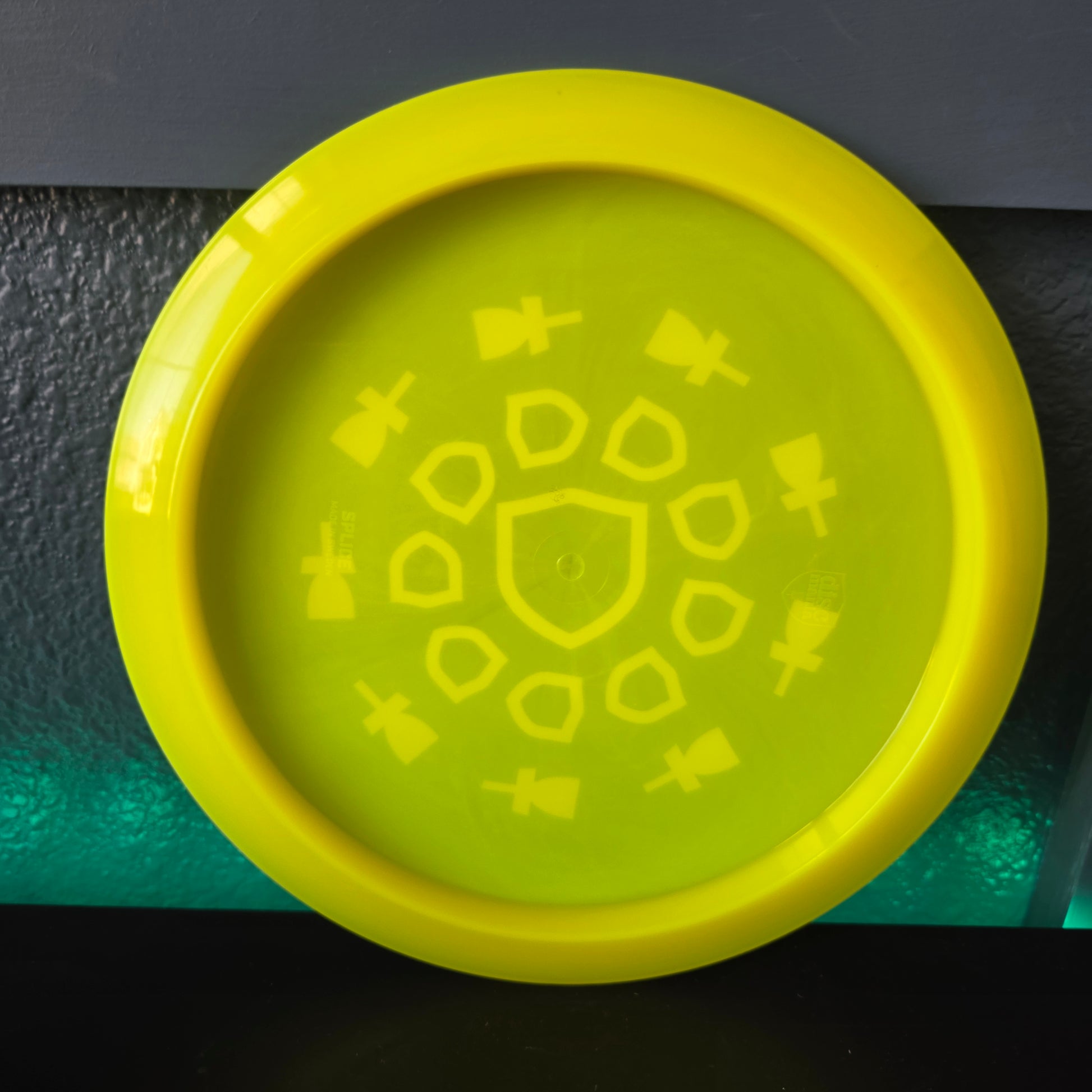 New Shield Discmania Neo Splice 174g 9.5/10