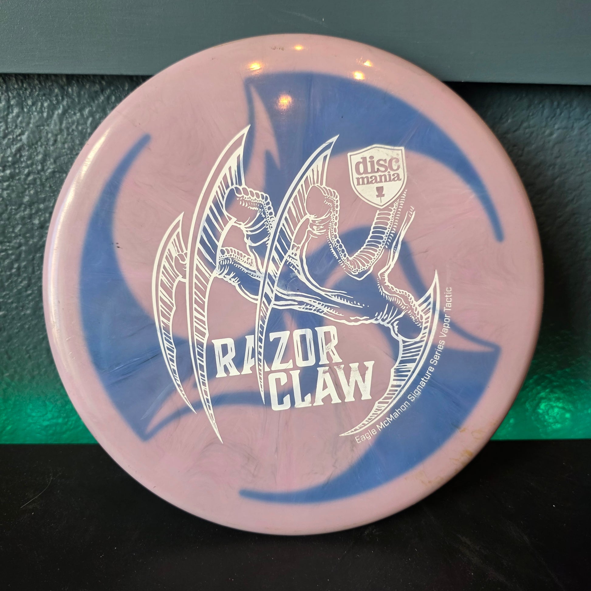 Discmania Razor Claw 1 Lux Vapor Tactic(P4) Huk labs dye 177g 8.5/10