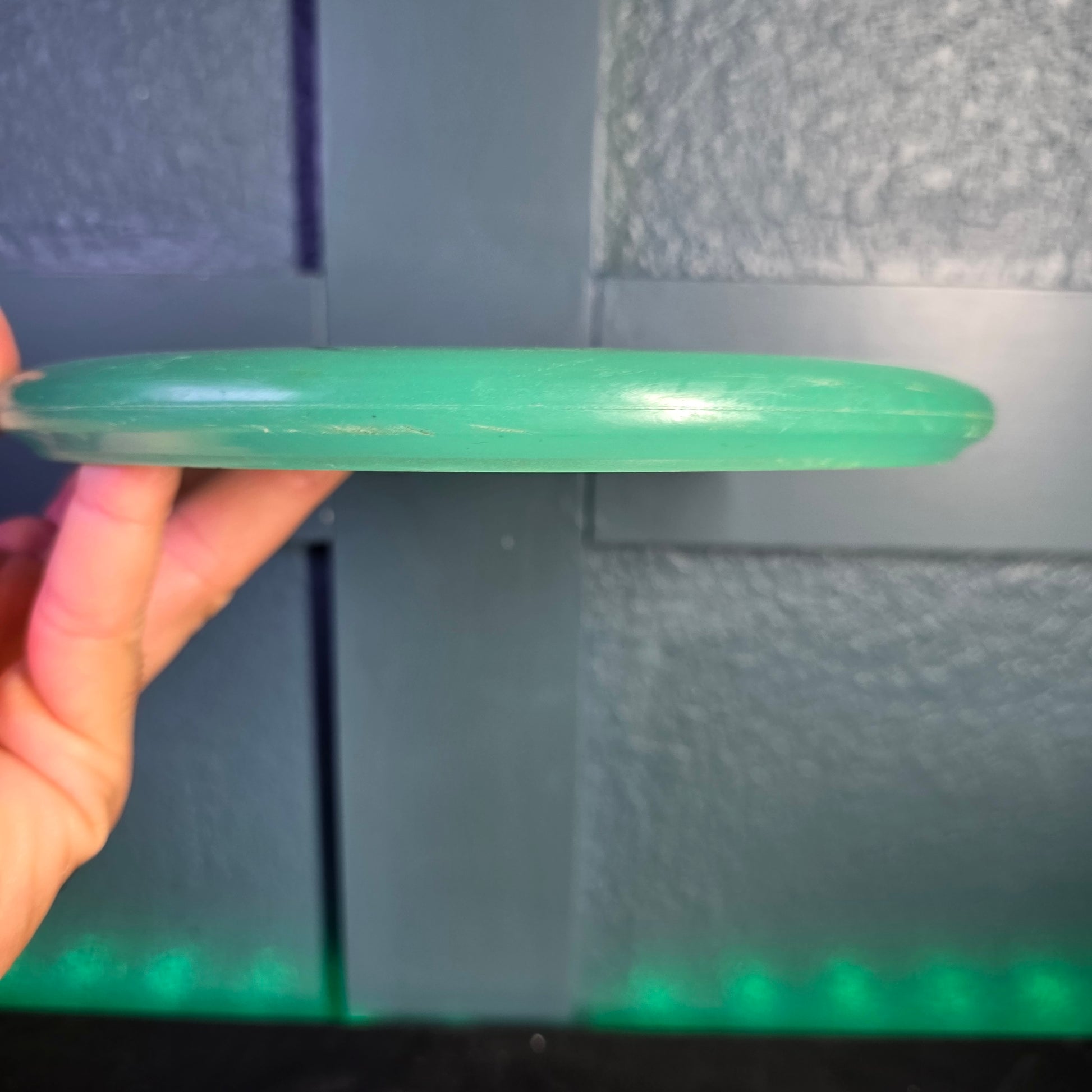 Discmania color glow c line P3x Iron stone 173g 7/10 with small thorn in flight plate