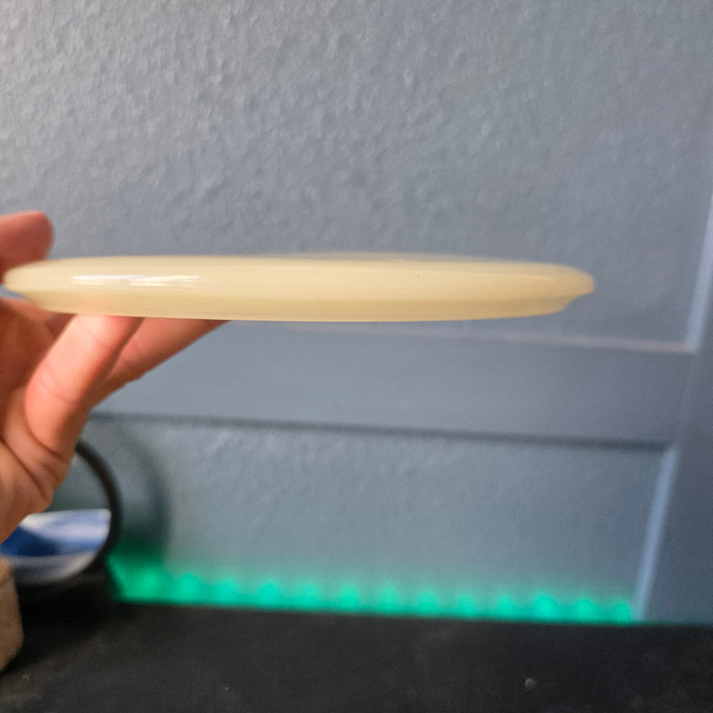 Penned R 2013 Innova Glow Champion Roc 180g 9.5/10 with a flat top