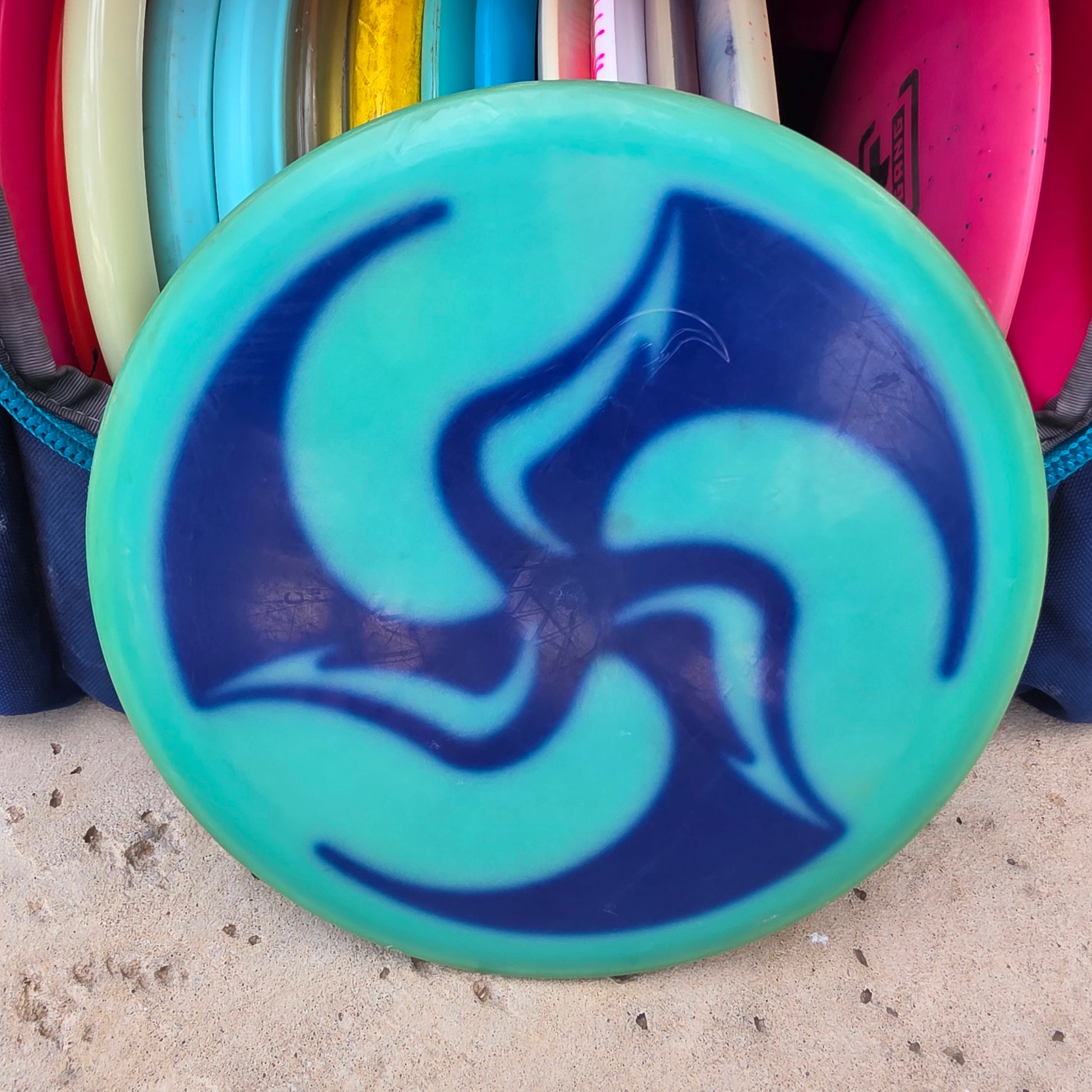 Huk dyed Discmania Crowned Eagle Color Glow Md3 inked 6/10 180g